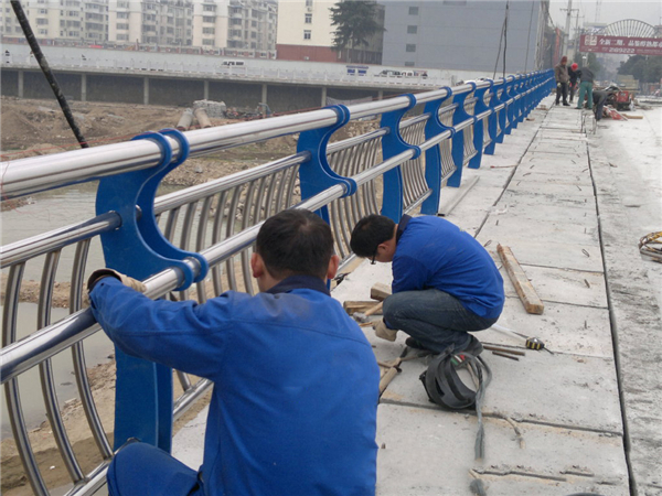 泰安不锈钢河道护栏的特性及其在城市景观中的应用