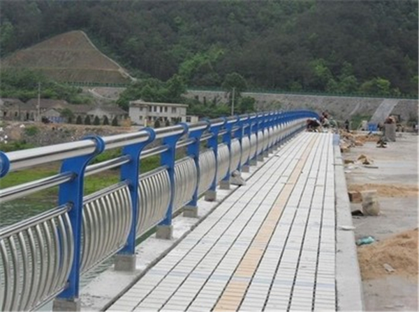 泰安不锈钢桥梁护栏是一种什么材质的护栏